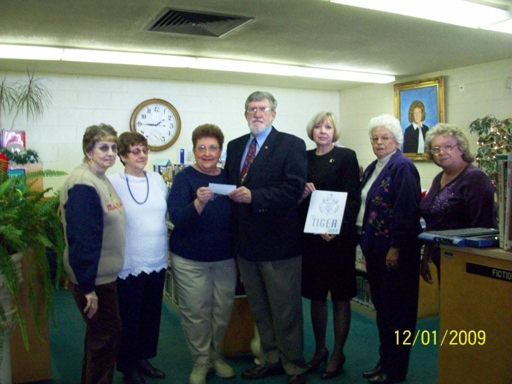 Patricia Broyles Collins, Frances Cook Gillespie, Mary Jane Jackson Rorrer, Princeton Mayor Dewey Russell, Librarian Connie Shumate, Wilma Davidson Bowling and Linda Riffe Siekierski